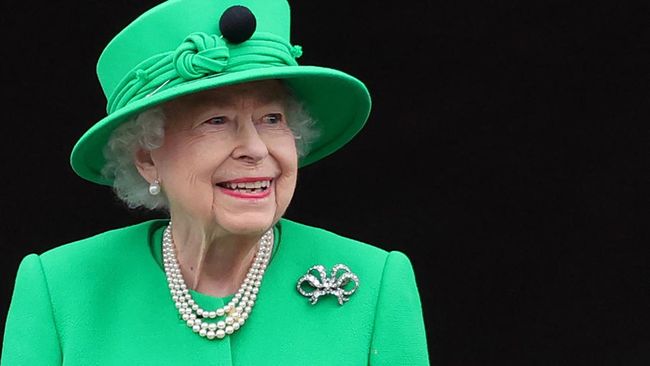 Helen Mirren pernah mendapatkan Piala Oscar saat menjadi Ratu Elizabeth II melalui film The Queen (2006).