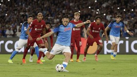 Liverpool: 40 Detik Terancam, Lima Menit Jebol, 47 Menit Dibantai