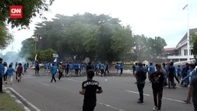 VIDEO: Momen Bentrokan Saat Unjuk Rasa Tolak Harga BBM Naik Di Aceh