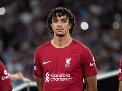 Ketika Trent Alexander-Arnold Jadi Patung di Dua Gol Napoli