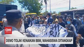 VIDEO: Tolak Kenaikan BBM, Mahasiswa Bakar Ban & Diskusi Dengan Mensos