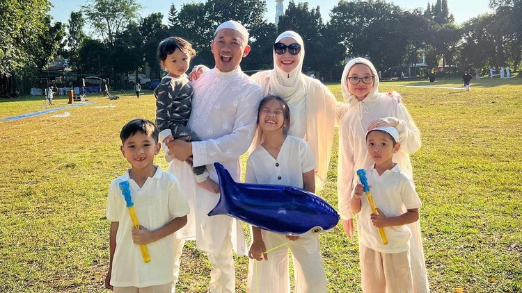 Zaskia Adya Mecca Kapok Sekolahkan Anak di Usia 6 Bulan Zaskia Adya Mecca Kapok Sekolahkan Anak di Usia 6 Bulan