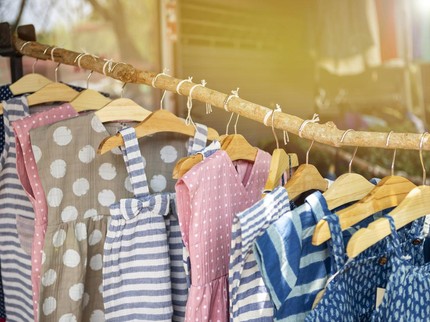 3 Kiat Belanja Baju Anak Agar Tetap Hemat di Saat BBM Melambung