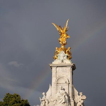 Pelangi di Atas Istana Buckingham Iringi Detik Terakhir Ratu Elizabeth II
