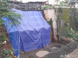 Pembangunan Tembok Cilebut-Jembatan Dua yang Rawan Longsor Mulai Terlihat