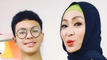 Angelina Sondakh Kenang Momen Haru Belikan Keanu Massaid Sepatu Diskon