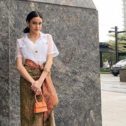 Ramai Tren Berkain, Begini Padu Padan Kain Wastra Favorit Artis Indonesia