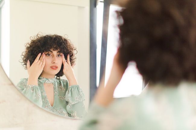 Bikin Wajah Terlihat Tua, Hindari 5 Kesalahan Ini Saat Menggambar Alis Mata