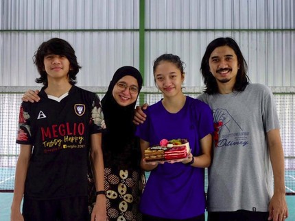 Sweet! Duta Sheila on 7 Ajak Sang Putri Aishameglio Duta Chiara Nyanyi di Atas Panggung