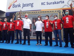 Ganjar Luncurkan Kredit Bank Jateng Bunga 2% buat Pedagang Pasar