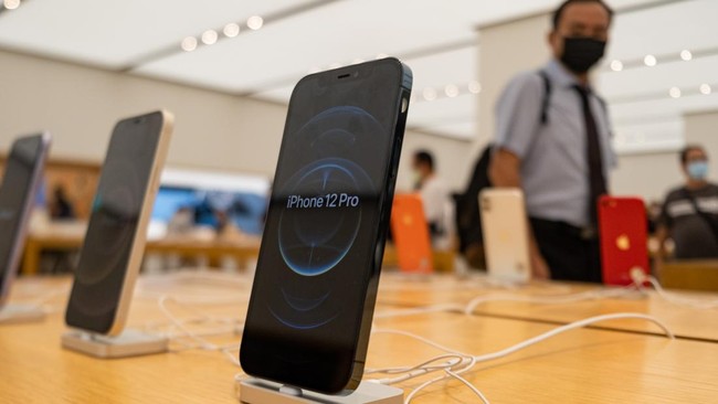 Apple akan mematuhi peraturan Uni Eropa untuk memakai kabel jenis USB-C di iPhone yang dijual di sana.