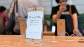 'Si Kembar' Penjual iPhone Masih Dicari, Transaksi Tunai Terdeteksi