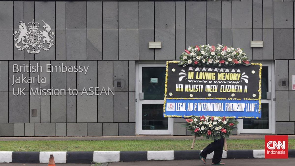 FOTO: Bunga-bunga Duka Indonesia Antar Kepergian Ratu Elizabeth