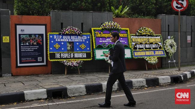 FOTO: Bunga-bunga Duka Indonesia Antar Kepergian Ratu Elizabeth