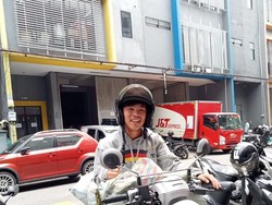 Suka Duka Kurir Paket: Kena Omel Pelanggan, Dapat Tip Recehan