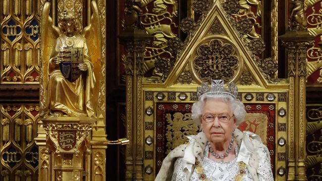Cher mengundang gelak tawa netizen saat dirinya salah emoji dalam mengungkapkan kekaguman terhadap mendiang Ratu Elizabeth.