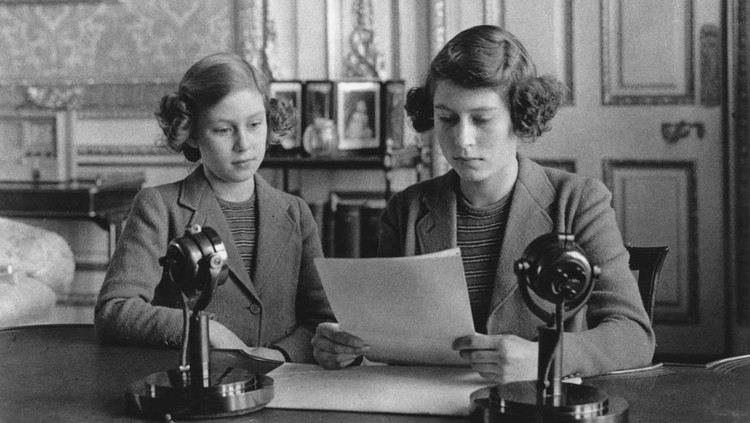 10th October 1940:  Princesses Elizabeth and Margaret (1930 - 2002) making a broadcast to the children of the Empire during World War II.  (Photo by Topical Press Agency/Getty Images)