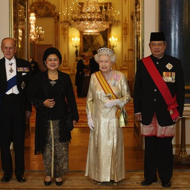 Kenang Kembali Pertemuan Ratu Elizabeth II dan para Presiden RI