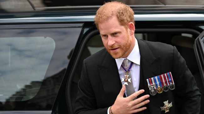 Sumber mengatakan masih ada perasaan yang mengganjal dari pihak keluarga kerajaan terhadap kehadiran Harry dalam penobatan Charles.