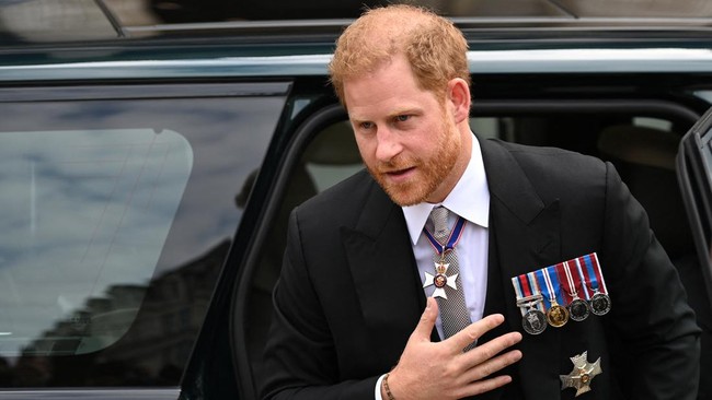 Seorang pejabat senior Taliban mengkritik Pangeran Harry yang mengakui pernah membunuh 25 orang saat menjalankan tugas di jajaran militer Inggris.