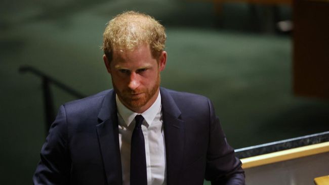 Harry disebut menulis soal kehidupannya itu dengan cara yang "meminimalisir dampak" yang mungkin akan timbul akibat memoar tersebut.