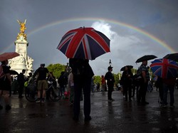 Pelangi Hiasi Langit Inggris Saat Ratu Elizabeth II Wafat