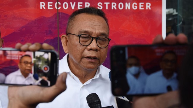 KPK memanggil mantan Ketua DPRD DKI Jakarta Mohamad Taufik terkait kasus dugaan suap pengadaan lahan di Pulogebang, Jakarta Timur.
