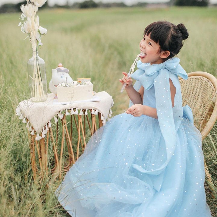 <p>Untuk merayakan ulang tahunnya, Chelsea dan Glenn melakukan sesi pemotretan. Nastusha pun berdandan bak seorang putri. (Foto: Instagram: @chelseaoliviaa)</p>