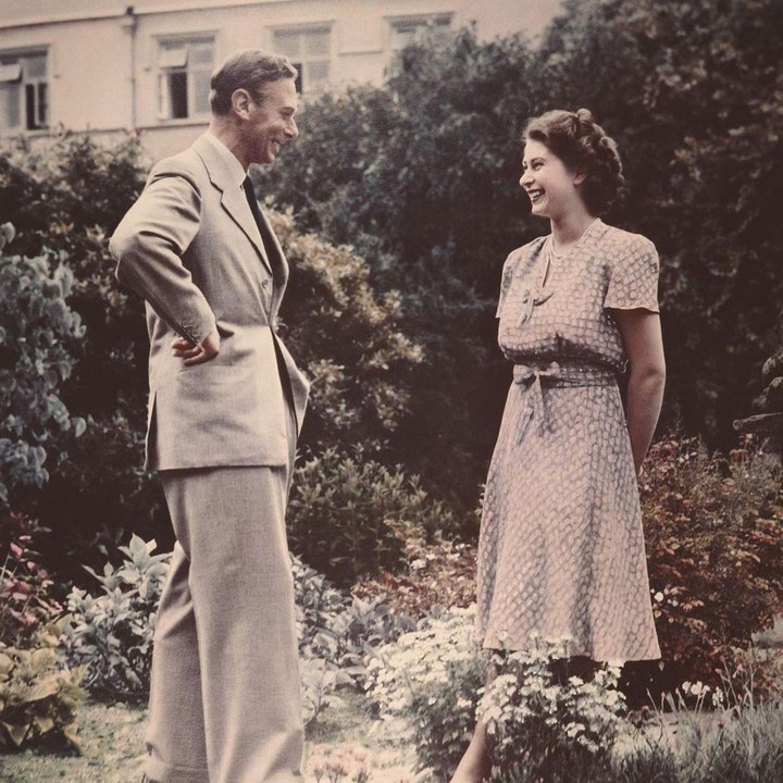 <p>Pemilik nama asli Elizabeth Alexandra Mary itu lahir di Mayfair, London, pada 21 April 1926. Ia merupakan anak pertama Pangeran Albert yang kemudian menjadi Raja George VI dan Elizabeth Angela Marguerite Bowes-Lyon atau Ratu Elizabeth I. (Foto: Instagram @theroyalfamily)</p>