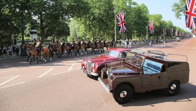 Kisah Manis Ratu Elizabeth dan Land Rover Rakitan Australia