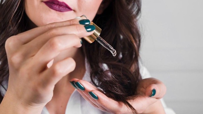 5 Alasan Pentingnya Menggunakan Serum Rambut