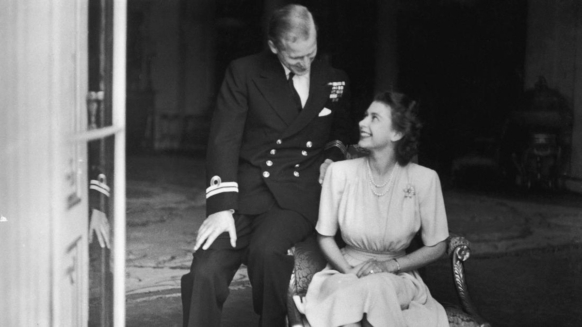 FOTO: Deret Koleksi Perhiasan dan Mahkota Ratu Elizabeth II