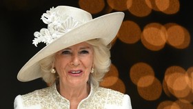 FOTO: Konservatif dan Aman, Gaya Camilla Sang Permaisuri Baru Inggris