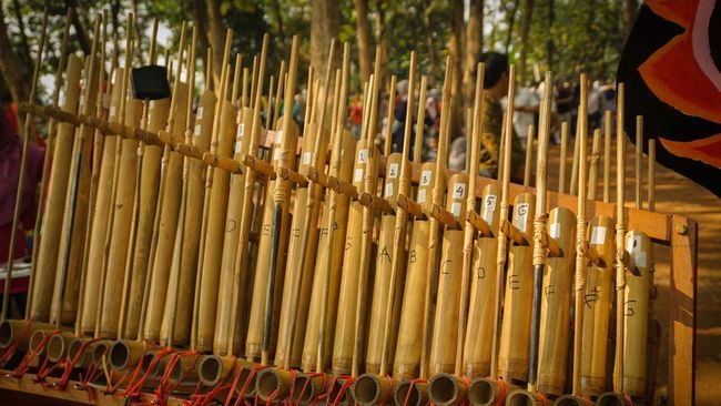 Ciri-ciri Khas yang Dimiliki Lagu Daerah Jawa Barat, Contoh Judul dan