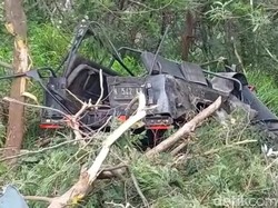 Detik-detik Jip Nahas Terjun Bebas ke Jurang Bromo Tewaskan 2 Orang