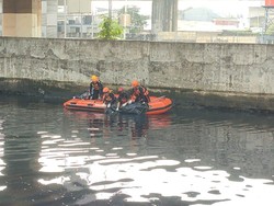 Korban Kecelakaan Tol Jelambar Jatuh dari Ketinggian 18 Meter ke Kali Grogol