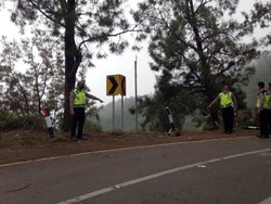 Jip Angkut Wisatawan Bromo Terjun ke Jurang 200 Meter di Bukit Cinta