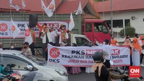 Kader PKS Makassar Demo Tolak Kenaikan Harga BBM