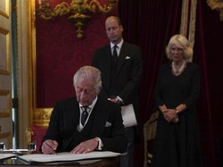 Ditemani Camilla dan William, Charles Resmi Jadi Raja Inggris