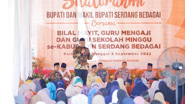 Wali Kota Medan Bobby Nasution yang juga Wakil Ketum HIPMI Pusat mengunjungi Kabupaten Serdang Bedaga pada Kamis (8/9) untuk membagikan sembako dan modal usaha.