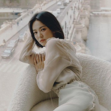 Kepergok Berduaan Lee Min Ho di AS, Song Hye Kyo Asyik Lakukan Hal Ini