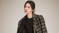 <p>Artis cantik asal Korea Selatan, Song Hye Kyo, tetap terlihat bercahaya meski usianya sudah 40 tahun, Bunda. Ia pun kerap mengunggah penampilannya di media sosial. (Foto: Instagram: @kyo1122)</p>