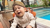 <p>Ketampanan Fatih pun terus diakui netizen, Bunda. Mereka juga mengatakan tingkah Al Fatih selalu menggemaskan. "Masya Allah Abanggggg, Mas Fatih. Tampan rupawan banget sih, nak," kata seorang netizen. (Foto: Instagram: @lestykejora)</p>