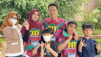 <p>"<em>The most important thing in the world is family and love,</em>" tulis Juliana pada salah satu <em>postingan</em> Instagram. (Foto: Instagram: @julianamoechtar)</p>