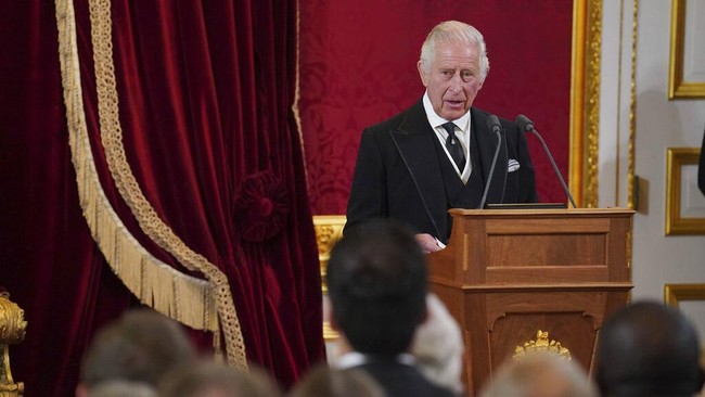 Usai mewarisi takhta Ratu Elizabeth II, Raja Charles III harus langsung menghadapi 'teror' enam negara yang ingin melepaskan diri dari Persemakmuran Inggris.