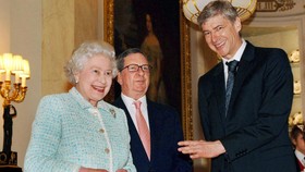 Klub Favorit Ratu Elizabeth II, Arsenal atau West Ham?