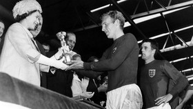 5 Fakta Kedekatan Ratu Elizabeth II dengan Sepak Bola Inggris