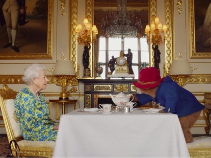 Begini Nasib 1.000 Boneka Paddington untuk Ratu Elizabeth II yang Berada di Istana