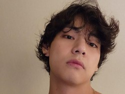 Tak Terkalahkan! V BTS Kembali Raih Gelar Pria Tertampan Dunia 2025