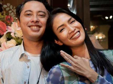 9 Potret 'Badarawuhi KKN Desa Penari' Aulia Sarah Nangis Haru Dilamar Kekasih